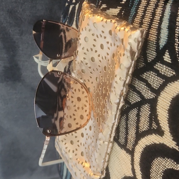 Sunglasses - Picture 5 of 7